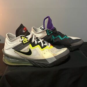 LeBron 18 “Greedy”